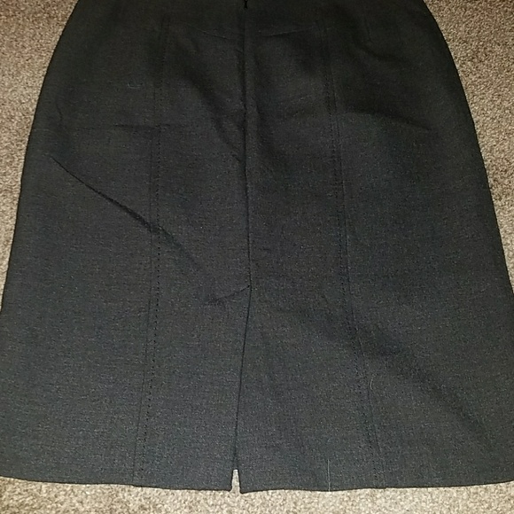 Ann Taylor womans size 6;) Gray pencil skirt - Picture 2 of 3